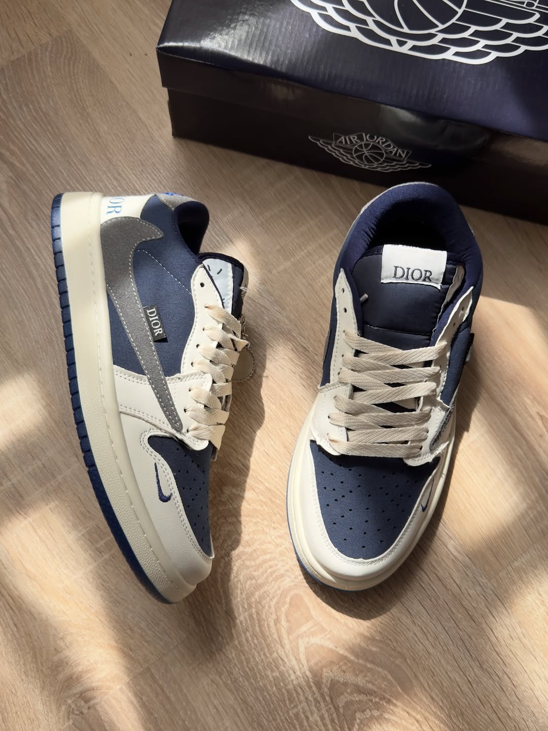 جردن تراویس دیور سفید سورمه ای