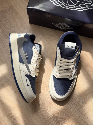 جردن تراویس دیور سفید سورمه ای