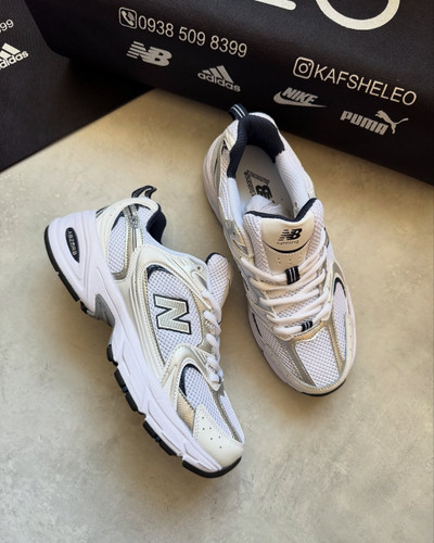 نیوبالانس ۵۳۰ سفید سورمه ای مسترکوالیتی