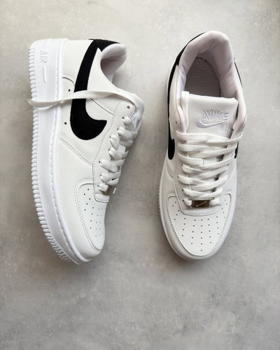 ایرفورس وان سفید خط مشکی